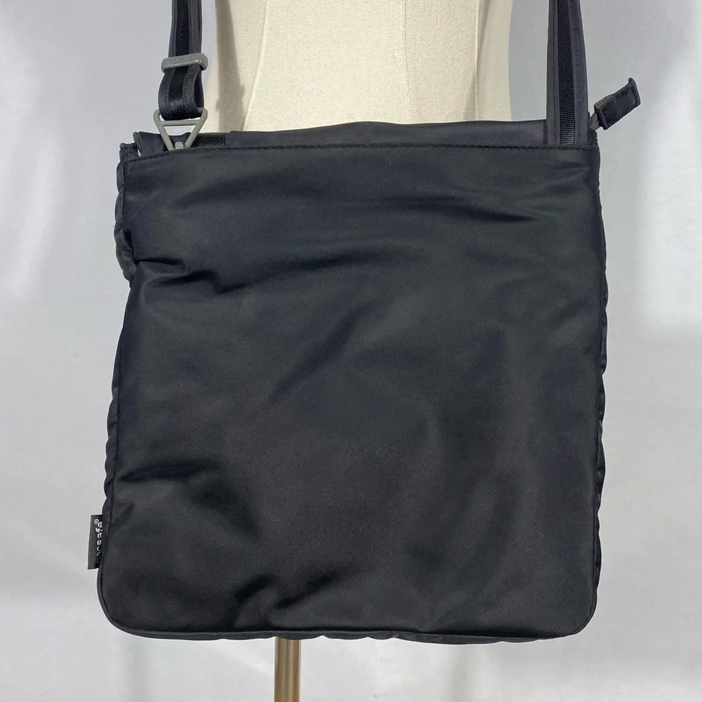 Pacsafe Slingsafe 200 Anti-Theft travel bag/crossbody purse for security
